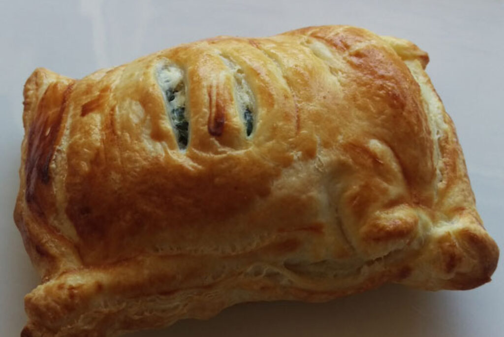 Sprøde butterdejspakker med ørred og spinat