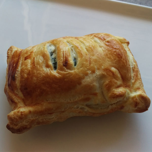 Sprøde butterdejspakker med ørred og spinat
